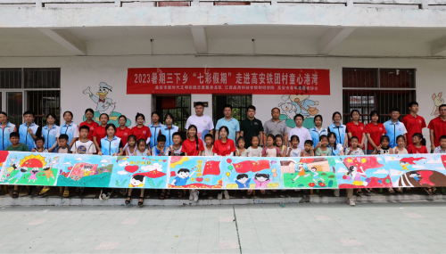 江西应用科技学院爱老童心志愿服务队：十米长卷画中国，童心向党绘未来